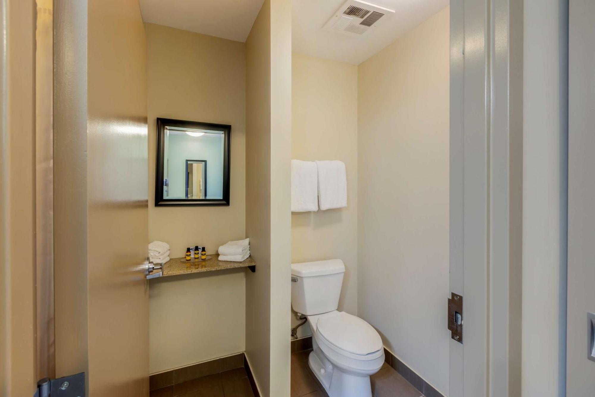 Best Western Plus Walkerton Hotel & Conference Centre Exterior photo
