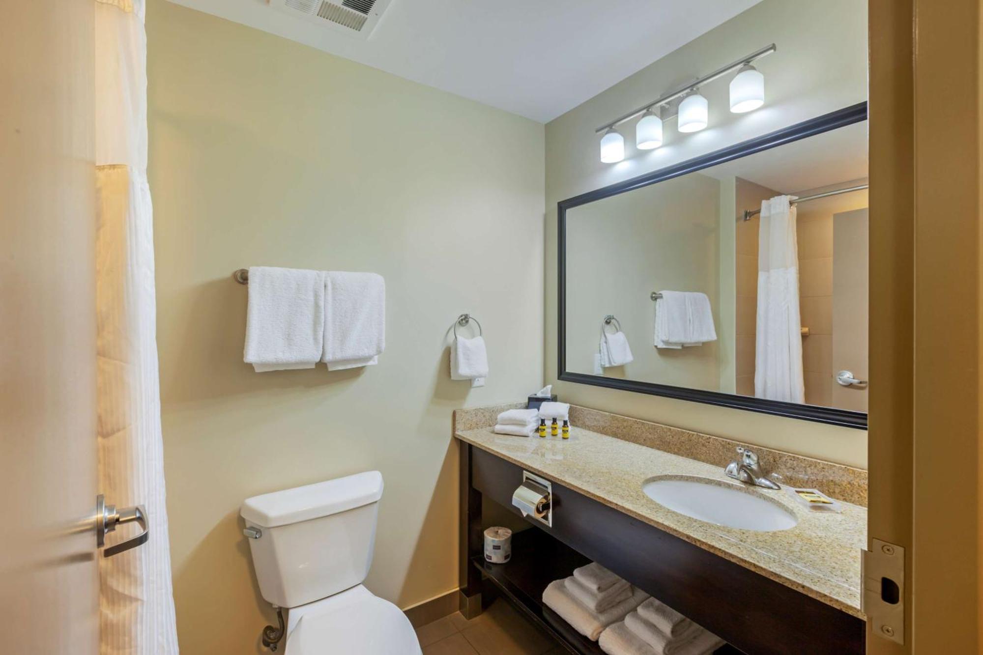 Best Western Plus Walkerton Hotel & Conference Centre Exterior photo