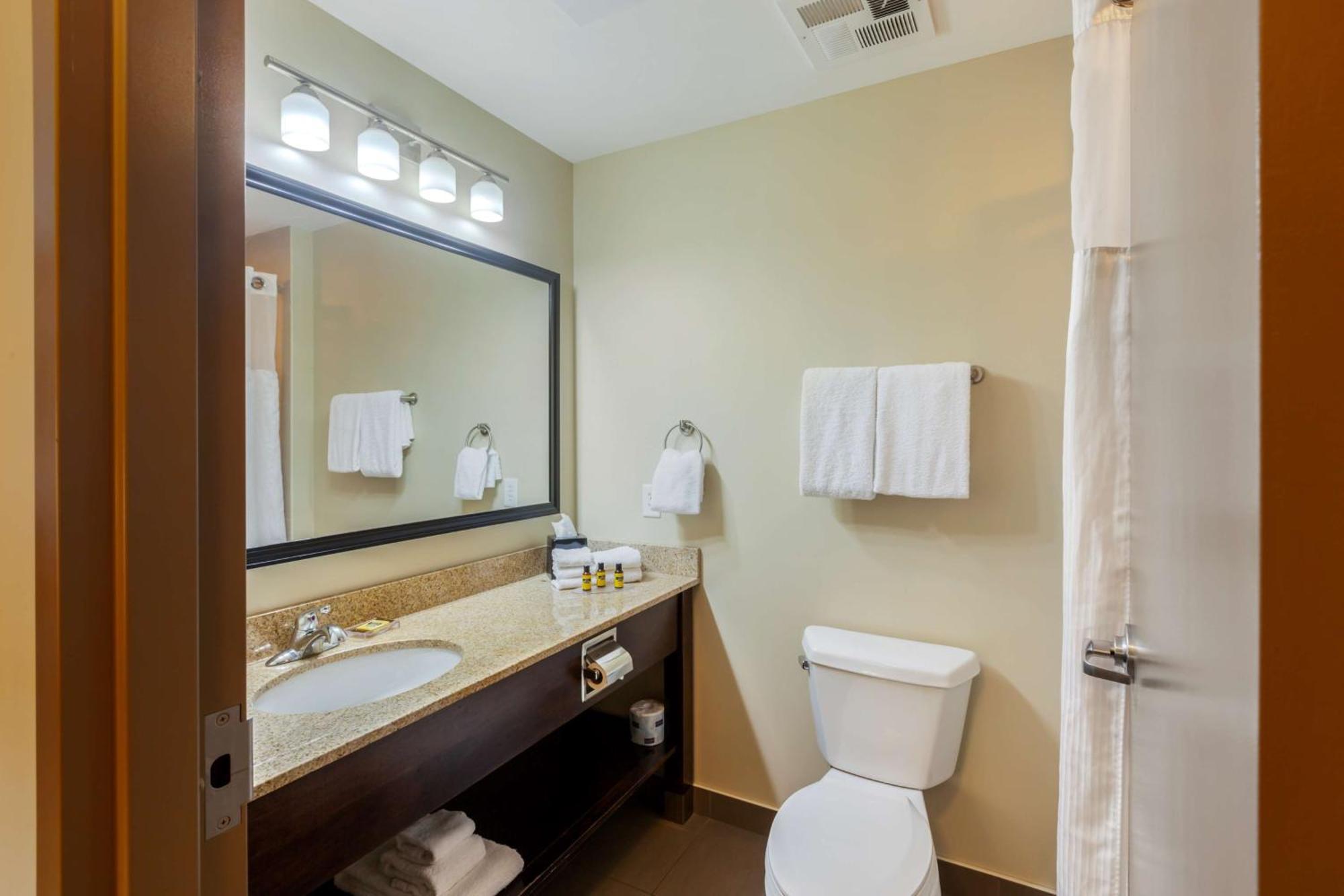 Best Western Plus Walkerton Hotel & Conference Centre Exterior photo