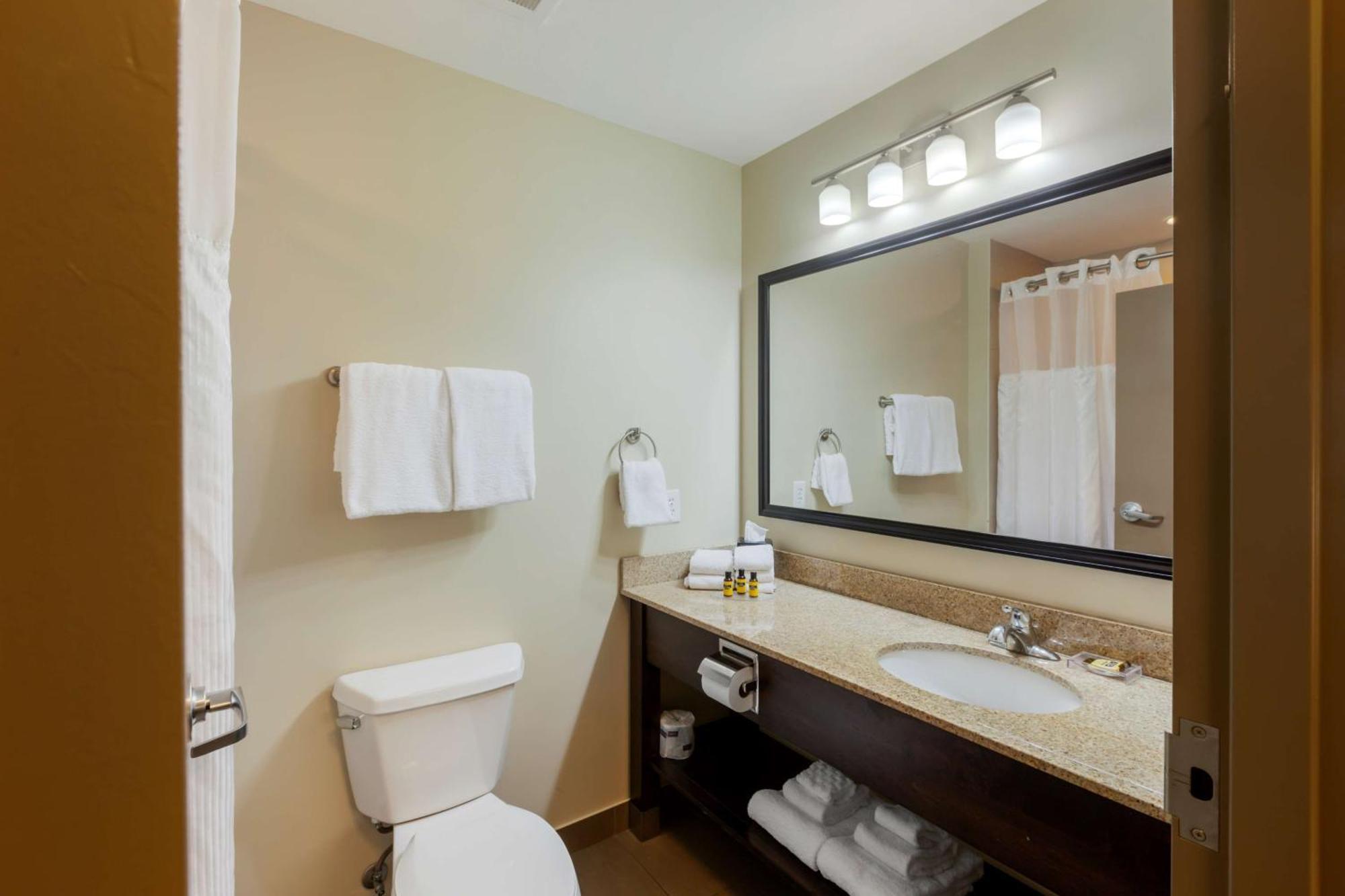 Best Western Plus Walkerton Hotel & Conference Centre Exterior photo