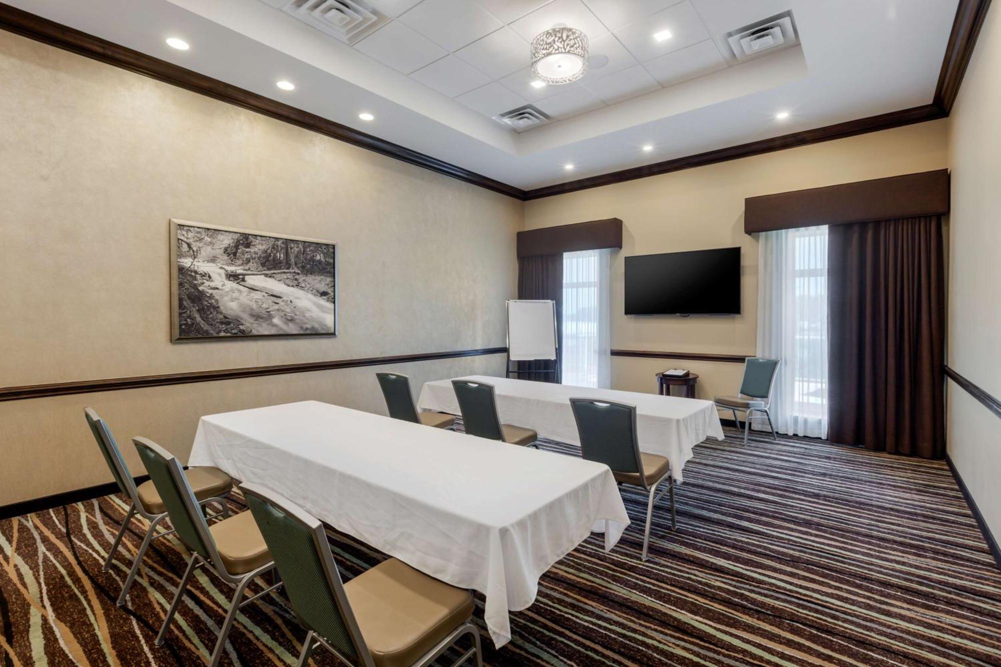 Best Western Plus Walkerton Hotel & Conference Centre Exterior photo