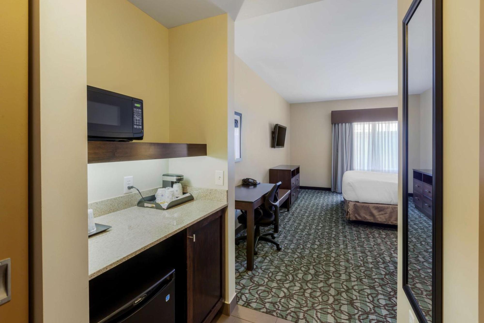 Best Western Plus Walkerton Hotel & Conference Centre Exterior photo