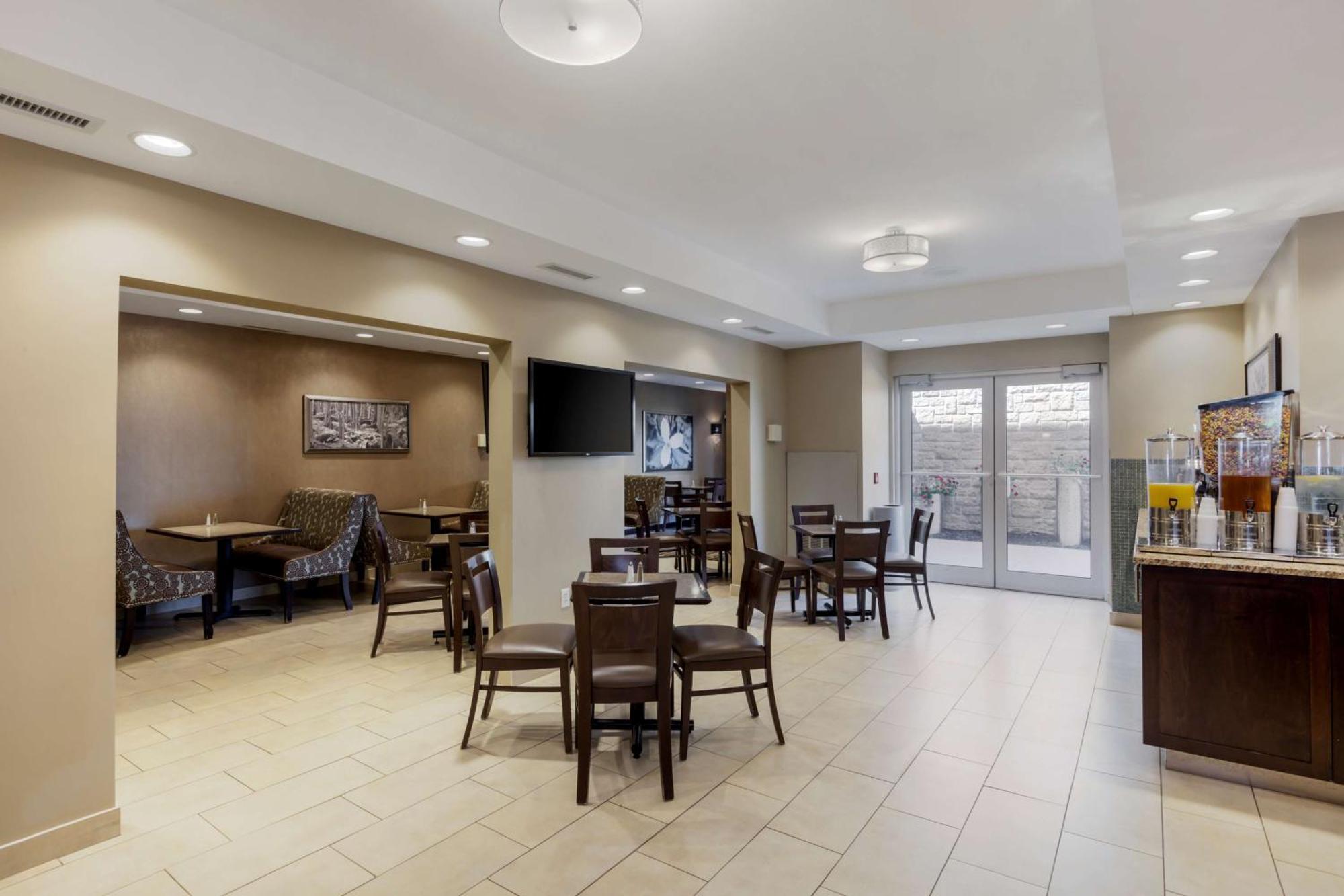 Best Western Plus Walkerton Hotel & Conference Centre Exterior photo